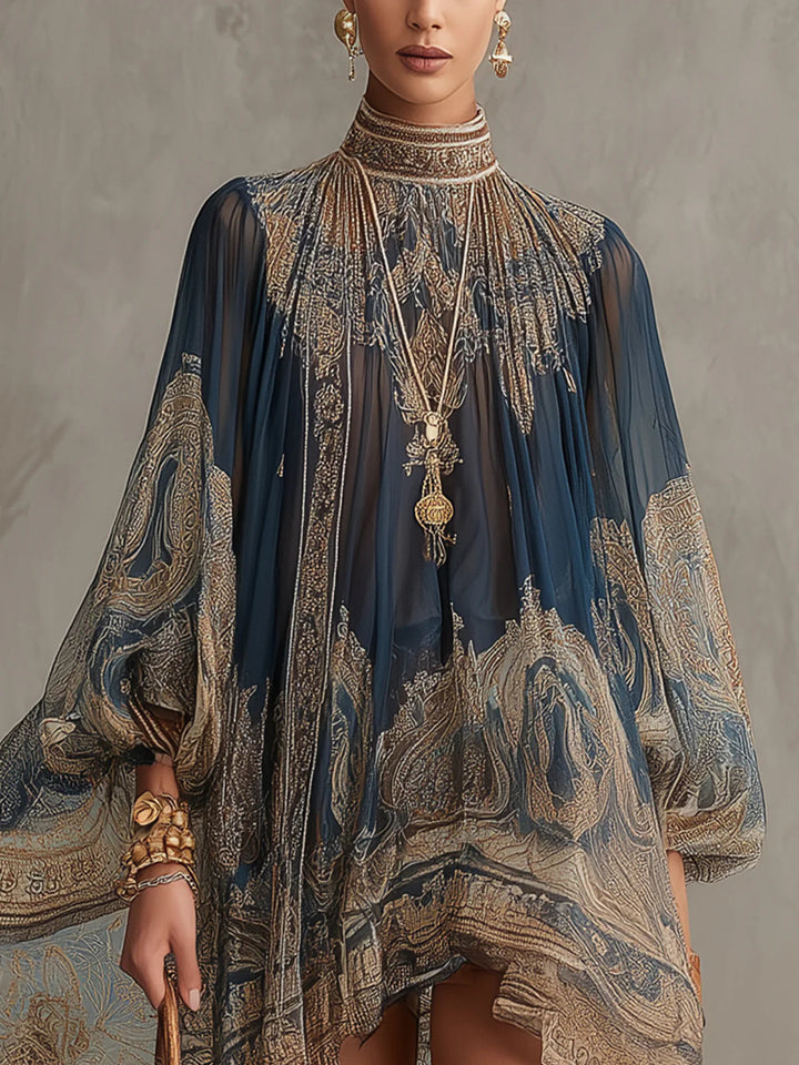Octavia™ | Abito Mini in Chiffon Barocco con Collo Alto