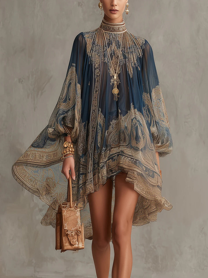 Octavia™ | Abito Mini in Chiffon Barocco con Collo Alto