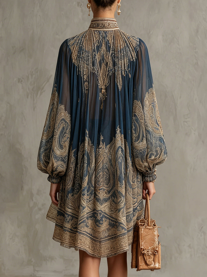 Octavia™ | Abito Mini in Chiffon Barocco con Collo Alto